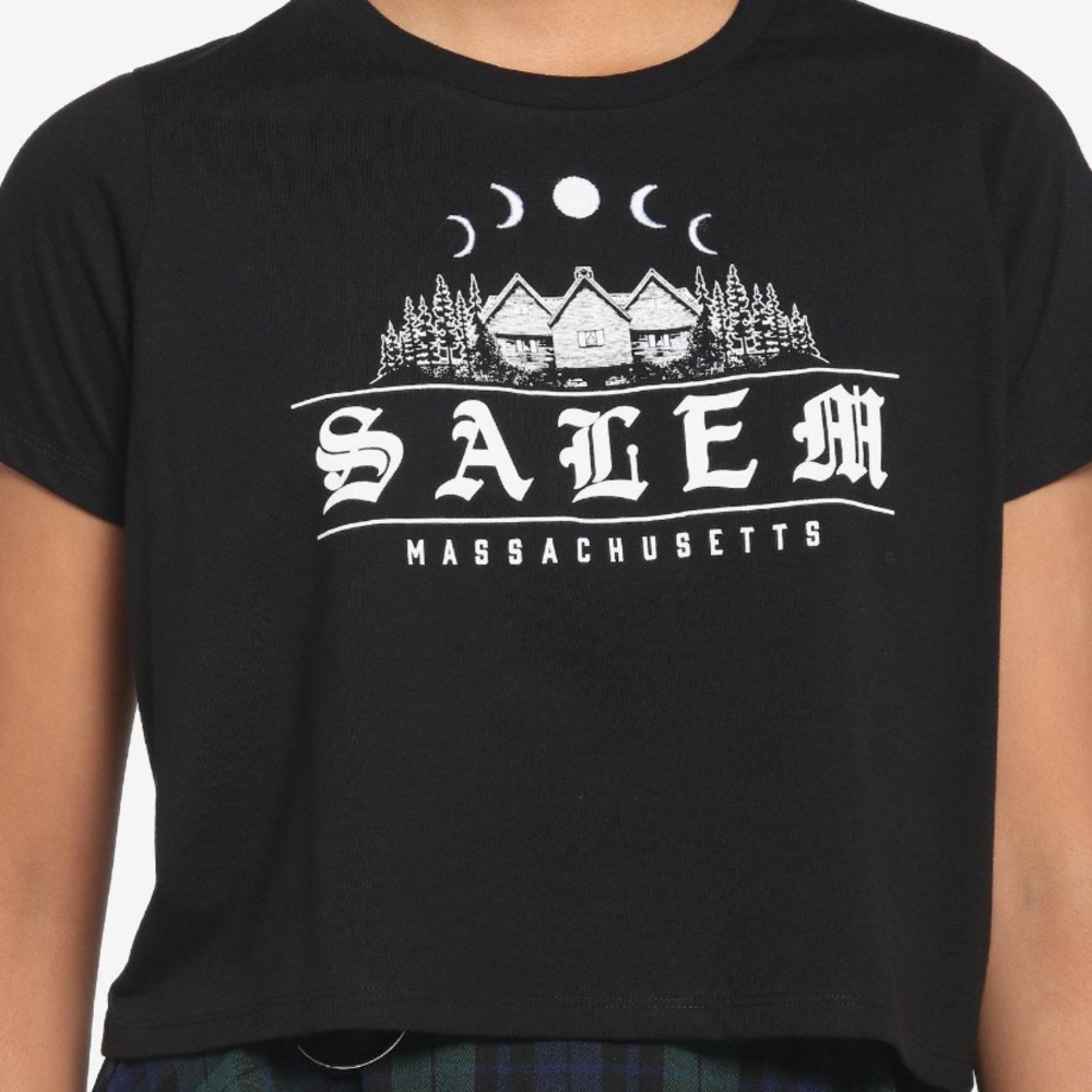 Salem House Crop T-Shirt Hot Topic Witchy Witchy‎ Spooky Halloween